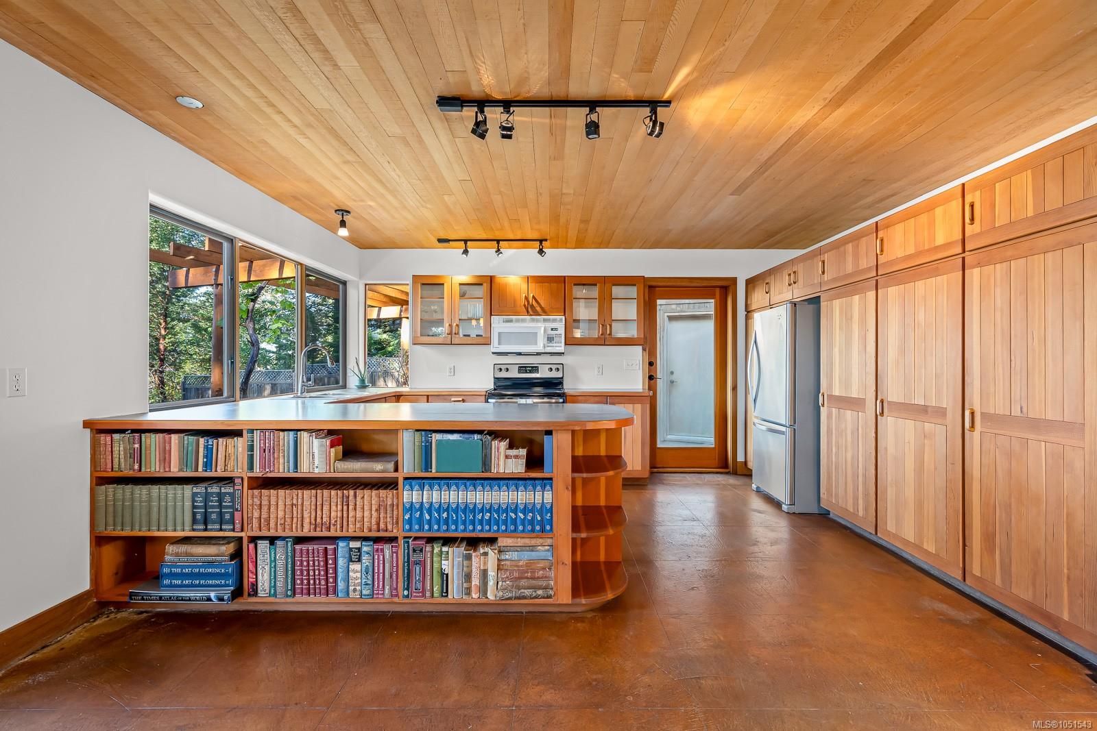 6161 Lacon Rd — listing photo 8 of 63