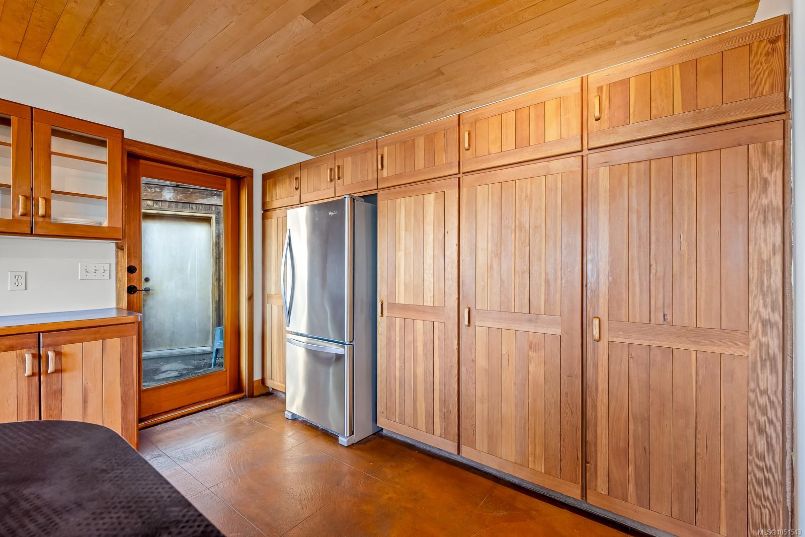 6161 Lacon Rd — listing photo 9 of 63