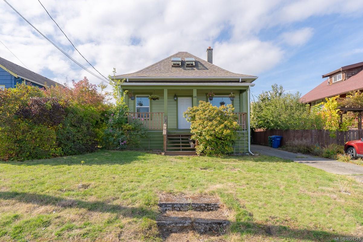 121 Harvey St — listing photo 2 of 49