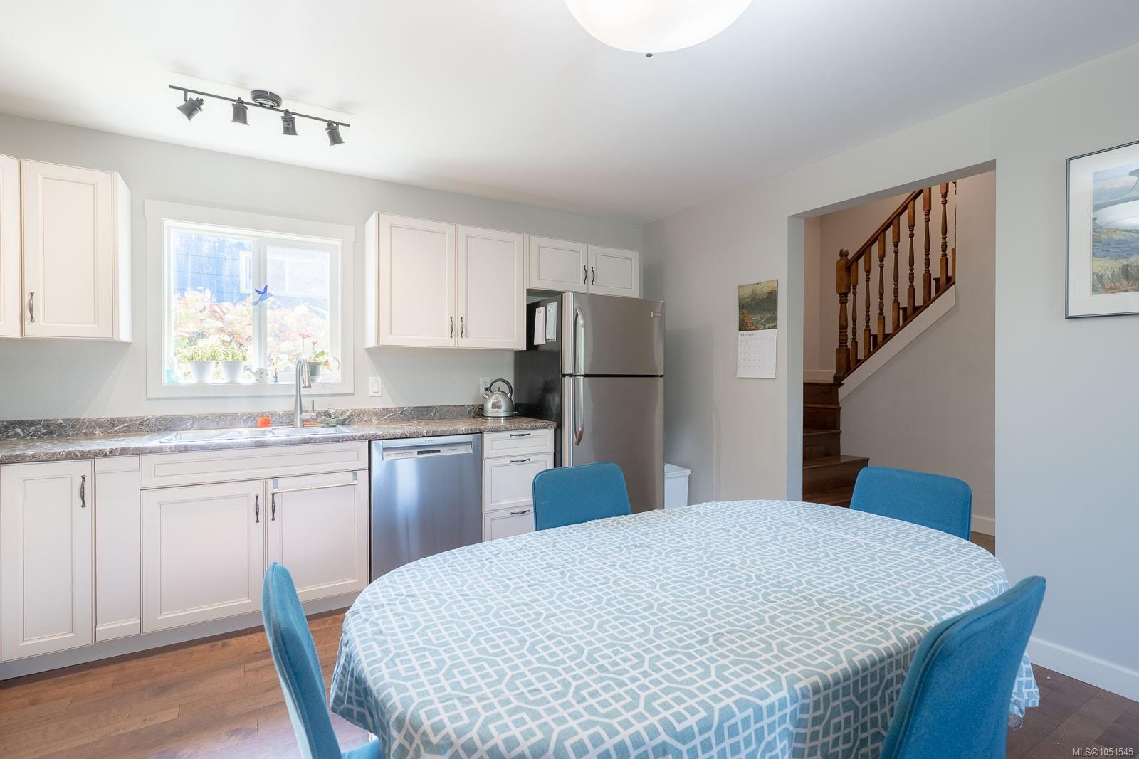 121 Harvey St — listing photo 11 of 49