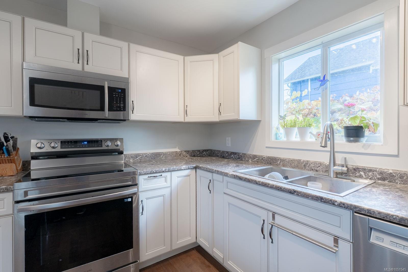 121 Harvey St — listing photo 14 of 49