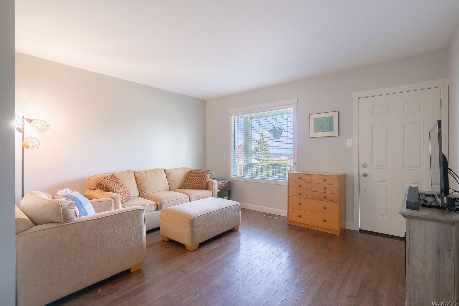 121 Harvey St — listing photo 6 of 49