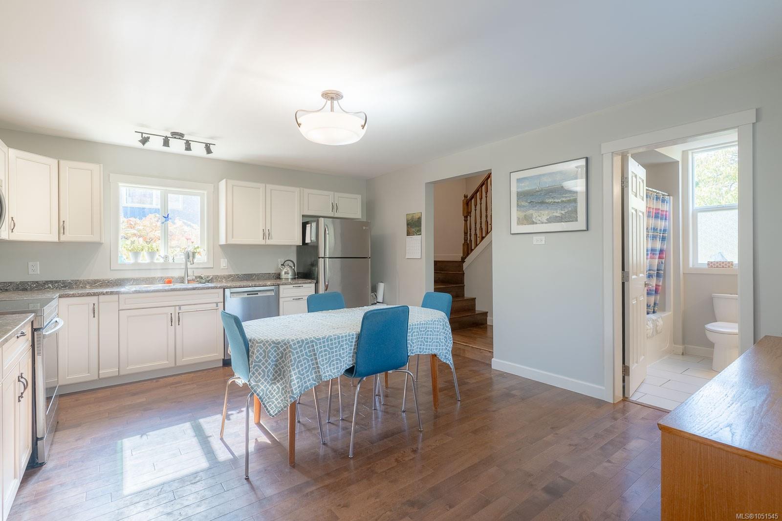 121 Harvey St — listing photo 9 of 49