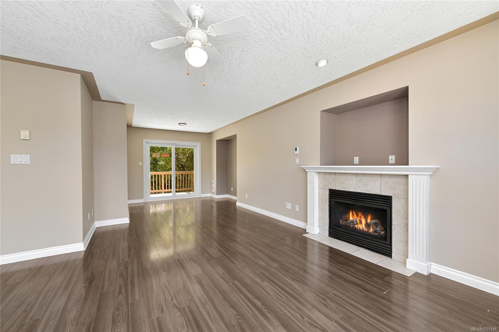 585 HANSEN Ave — listing photo 9 of 54