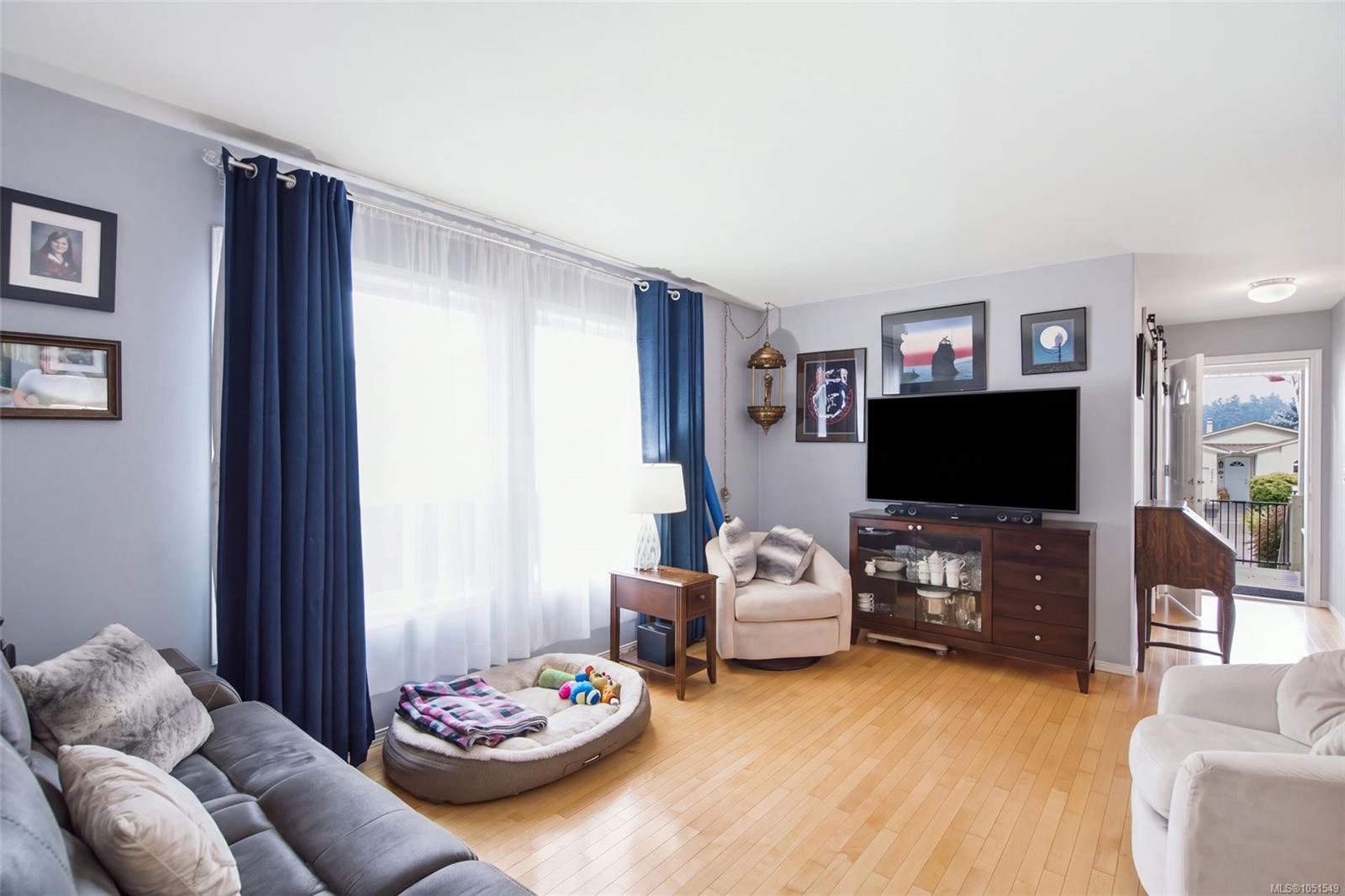 3948 Valewood Dr — listing photo 4 of 28