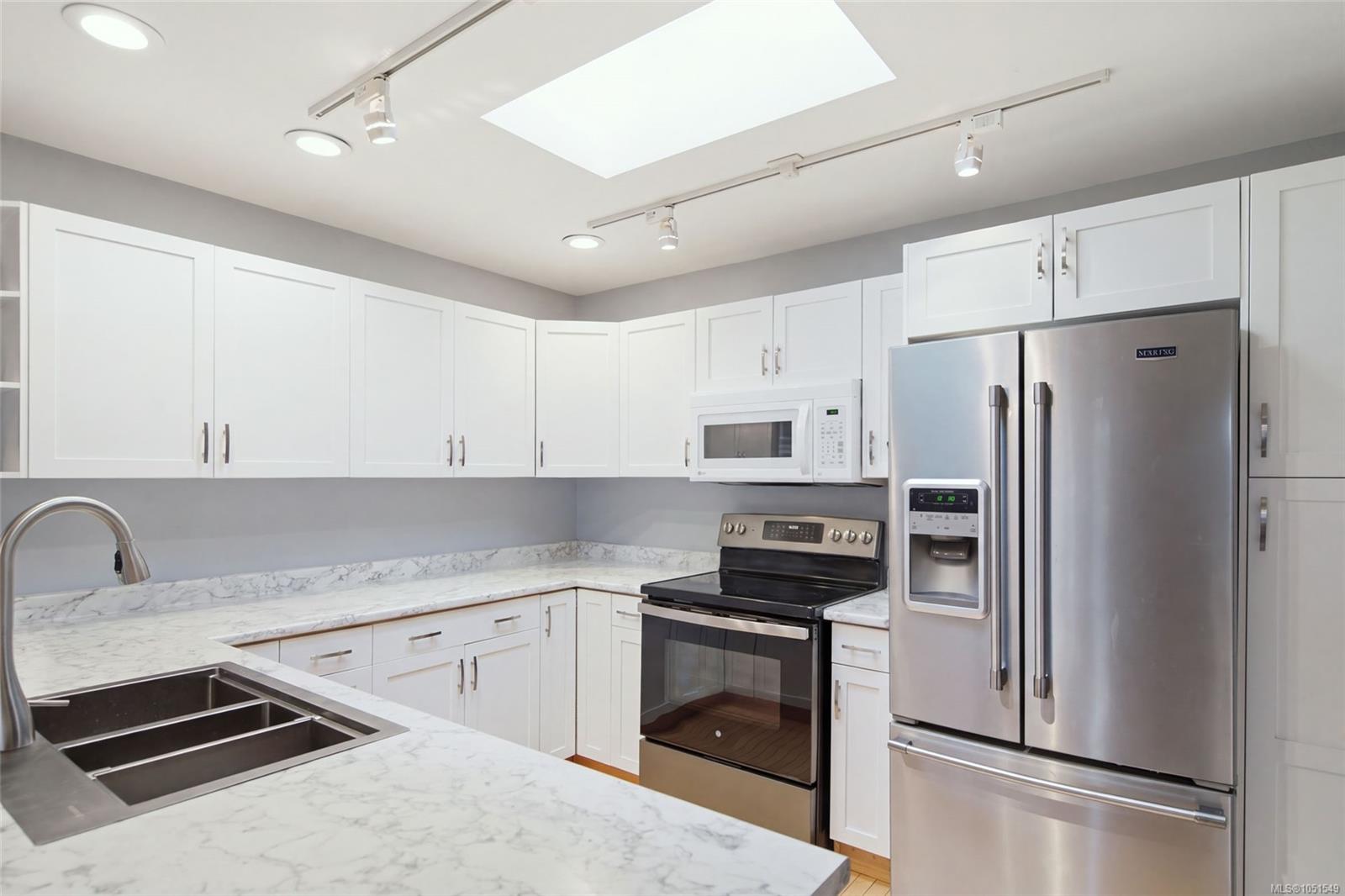 3948 Valewood Dr — listing photo 7 of 28