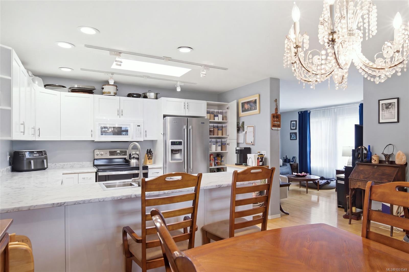 3948 Valewood Dr — listing photo 9 of 28