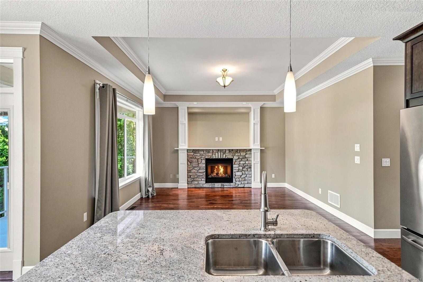 341 Sunny Dr — listing photo 14 of 50