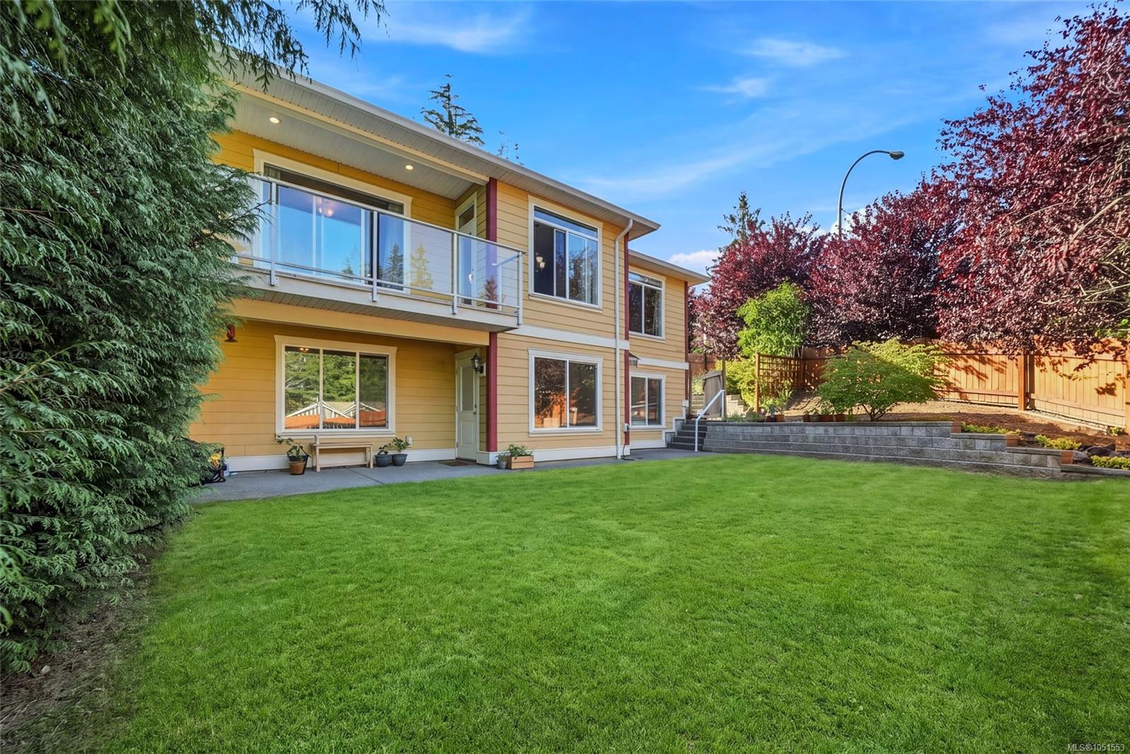 341 Sunny Dr — listing photo 3 of 50