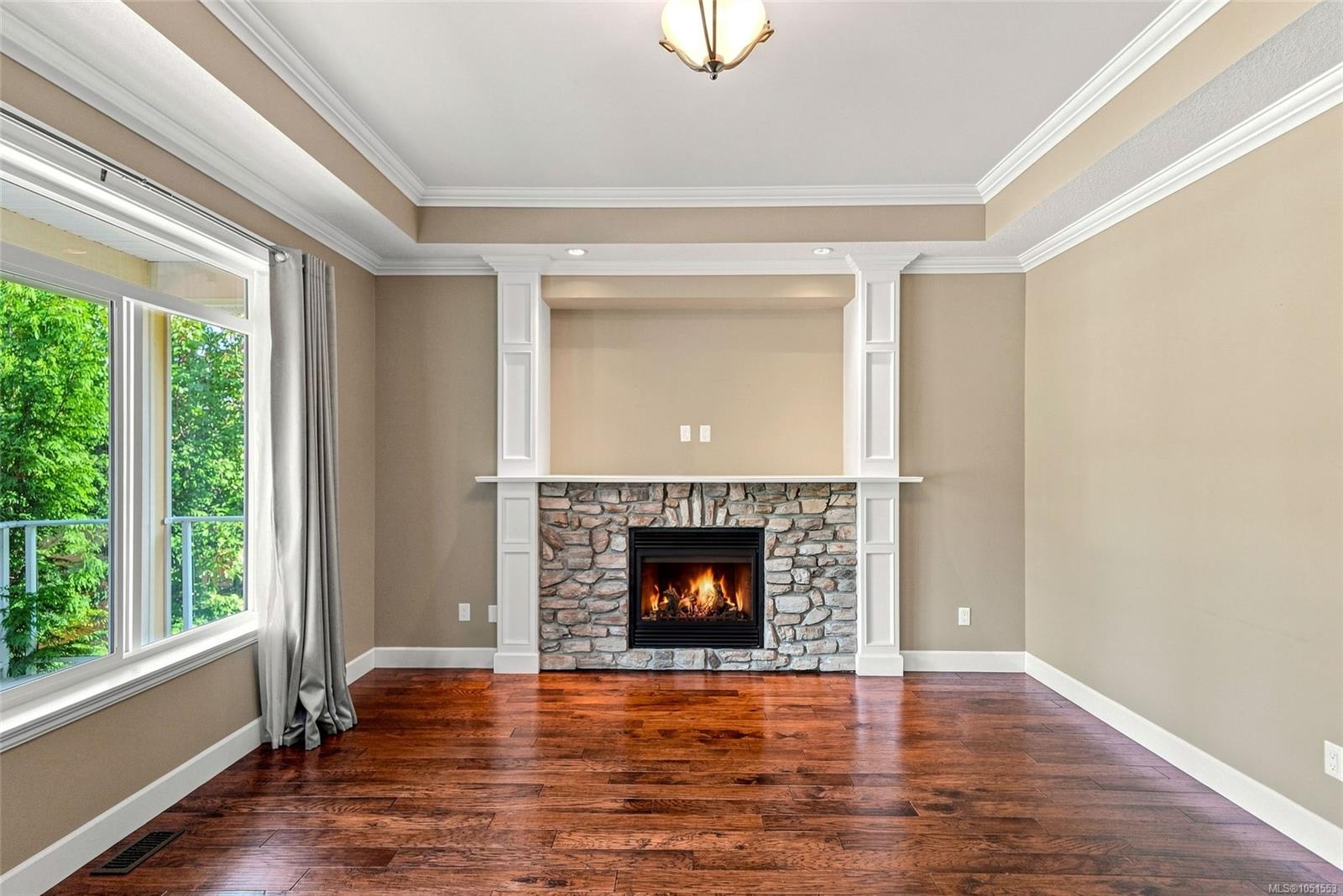 341 Sunny Dr — listing photo 7 of 50