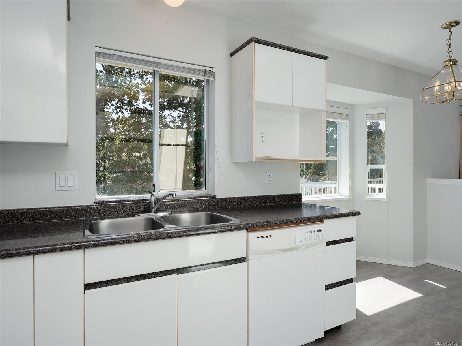 1287 Carmichael Crt — listing photo 11 of 41