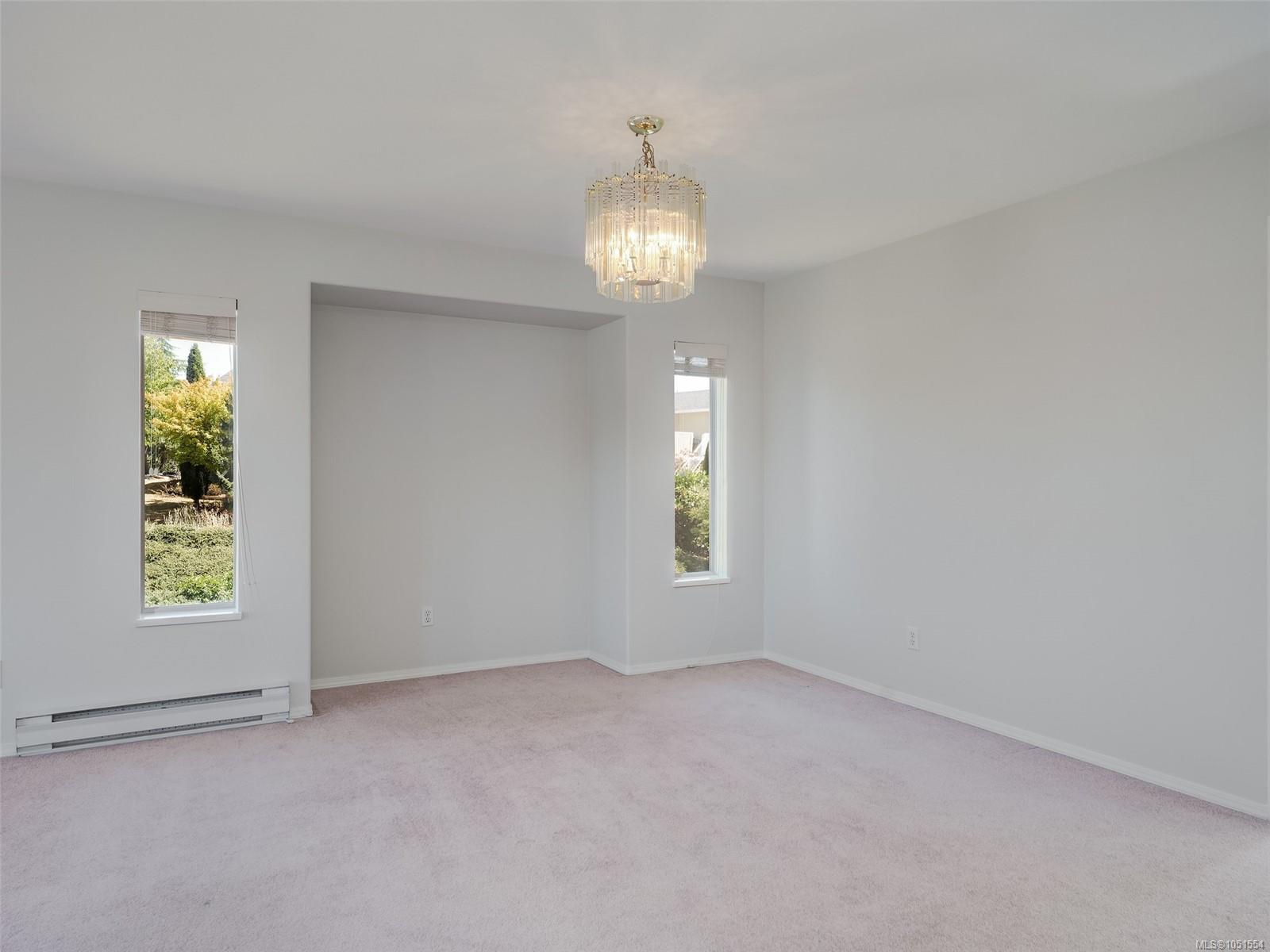 1287 Carmichael Crt — listing photo 9 of 41