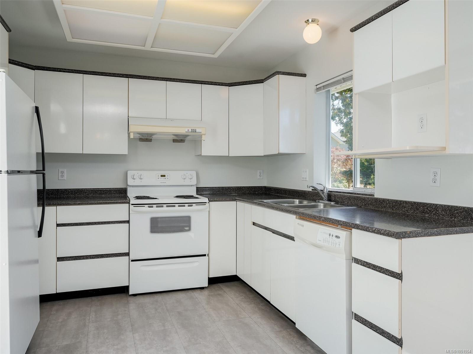 1287 Carmichael Crt — listing photo 10 of 41