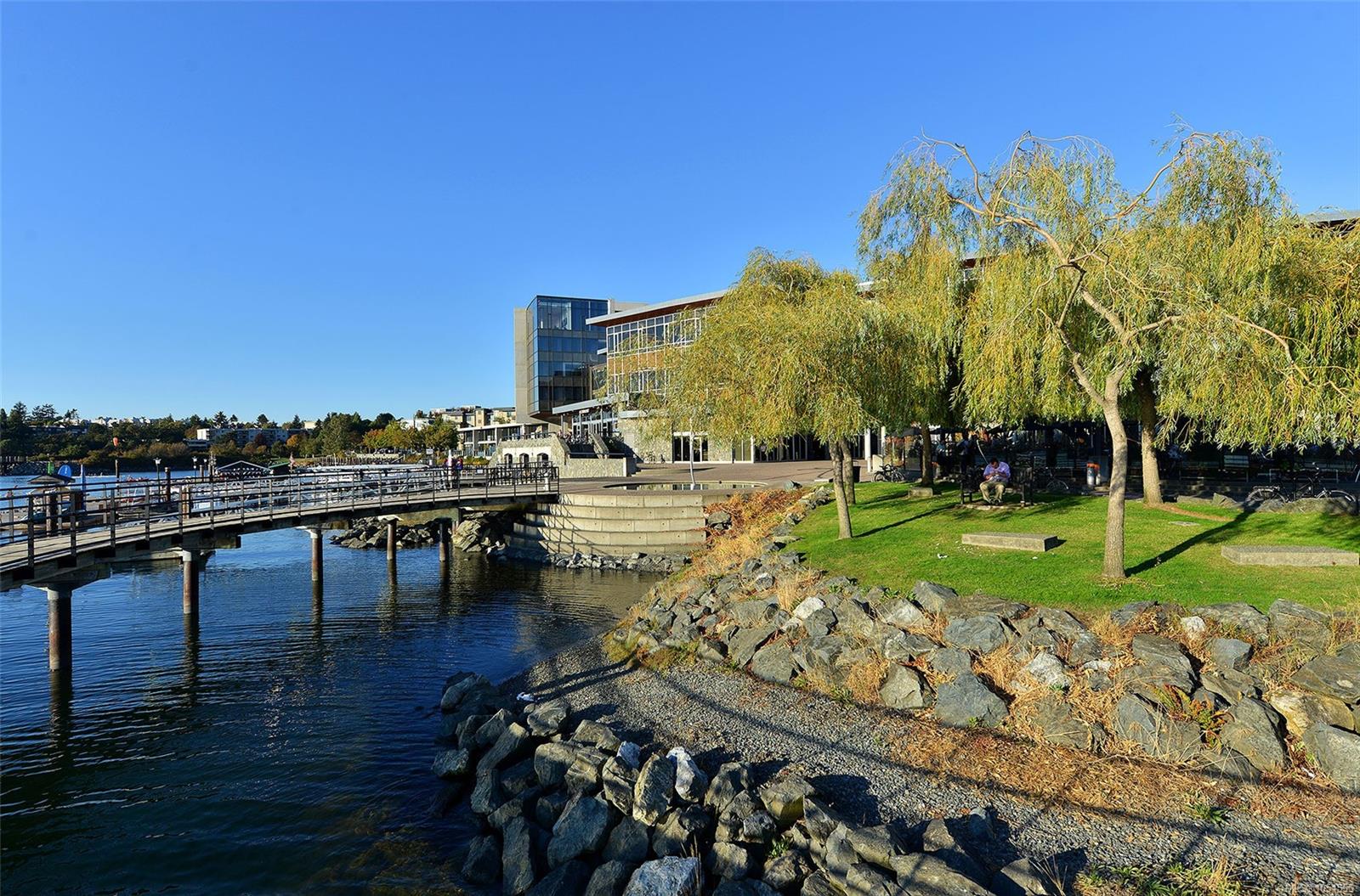 403-785 Tyee Rd — listing photo 14 of 16