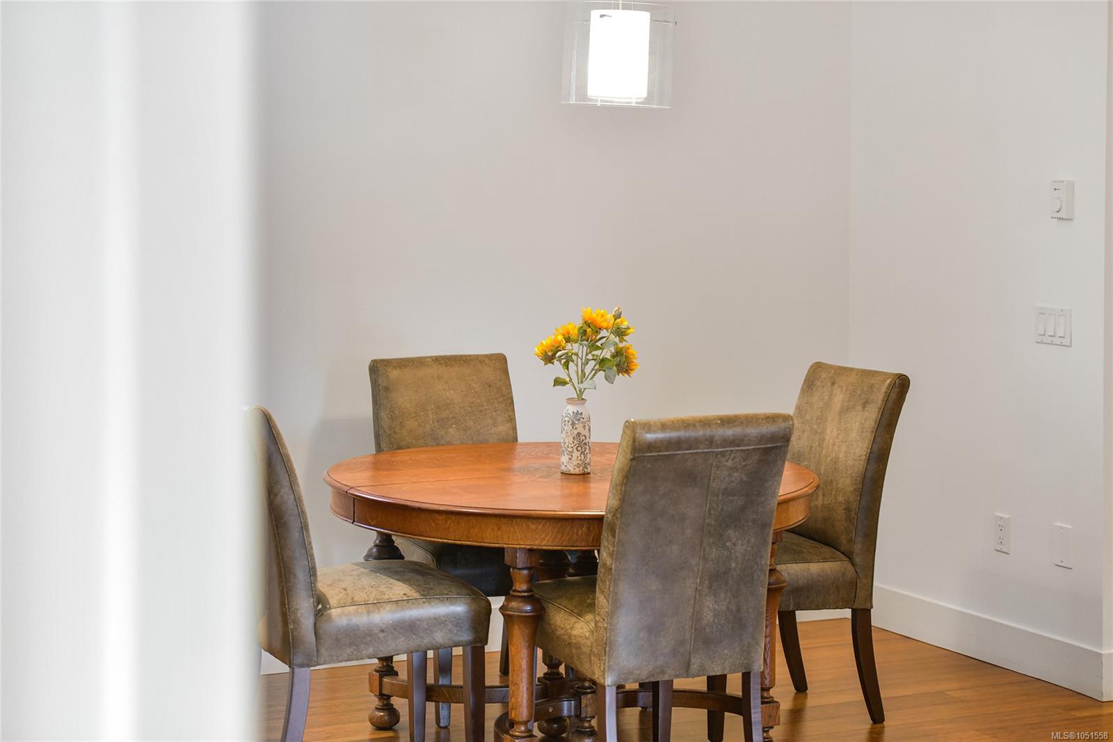 206-2589 Penrhyn St — listing photo 14 of 64