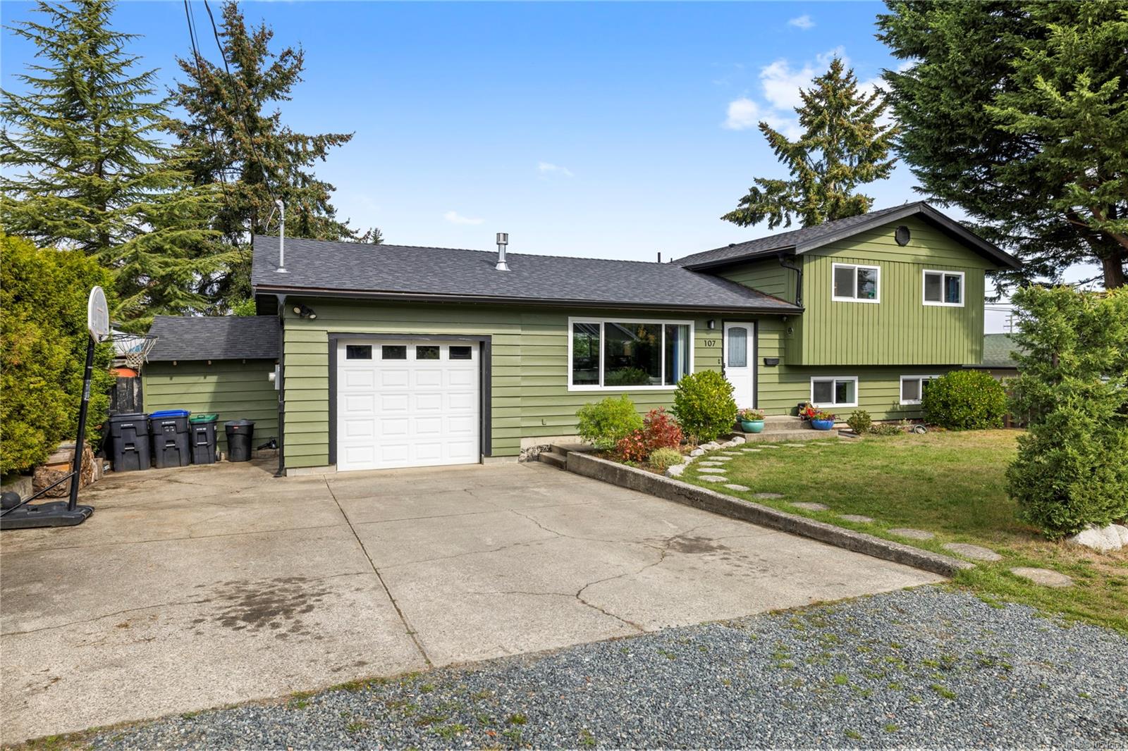 107 Moss Ave — listing photo 2 of 30