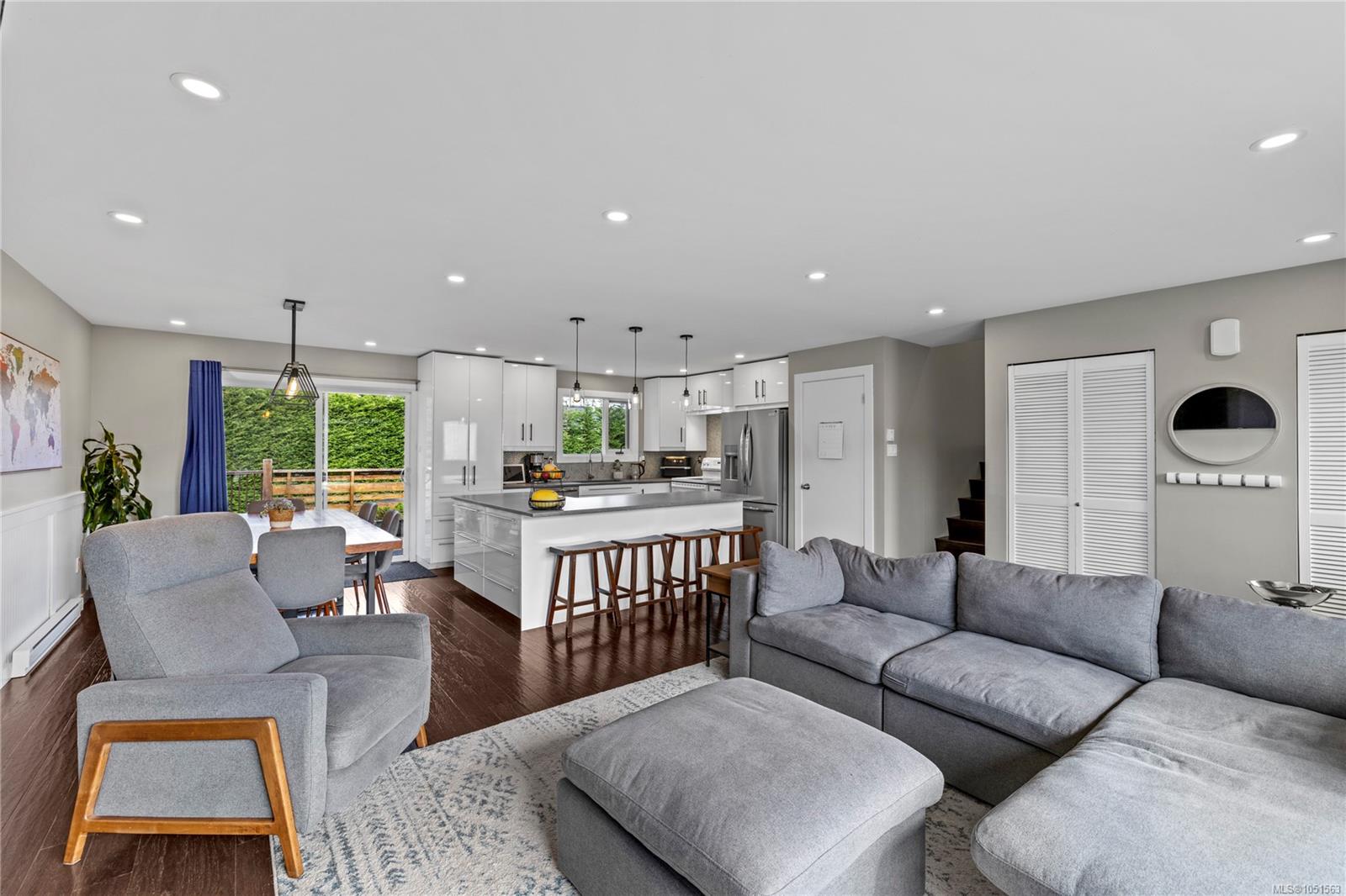 107 Moss Ave — listing photo 6 of 30