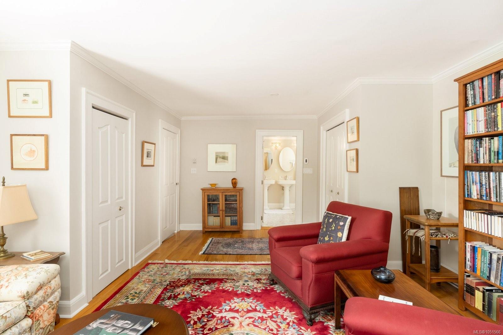 1036 Deal St — listing photo 14 of 45