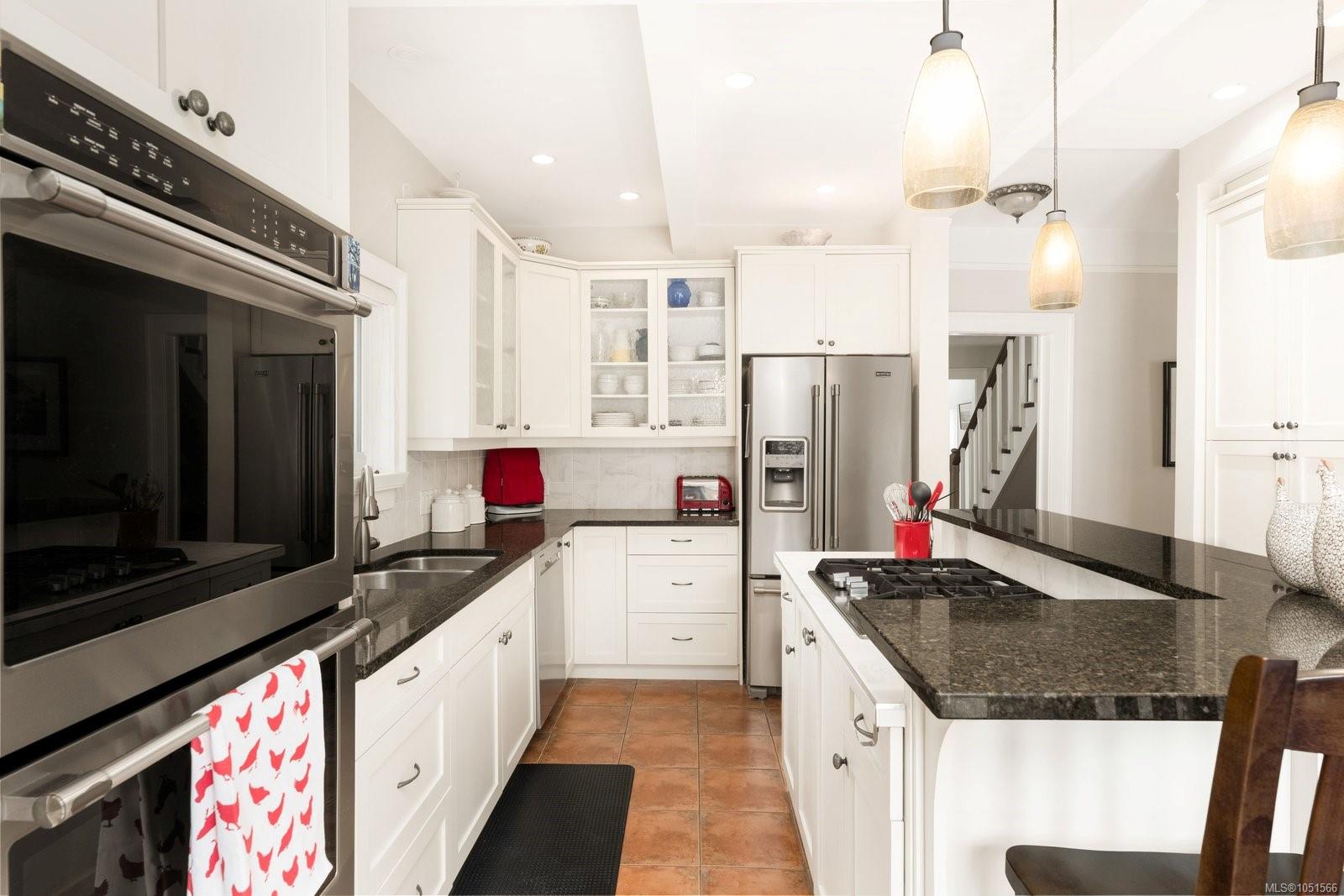 1036 Deal St — listing photo 10 of 45