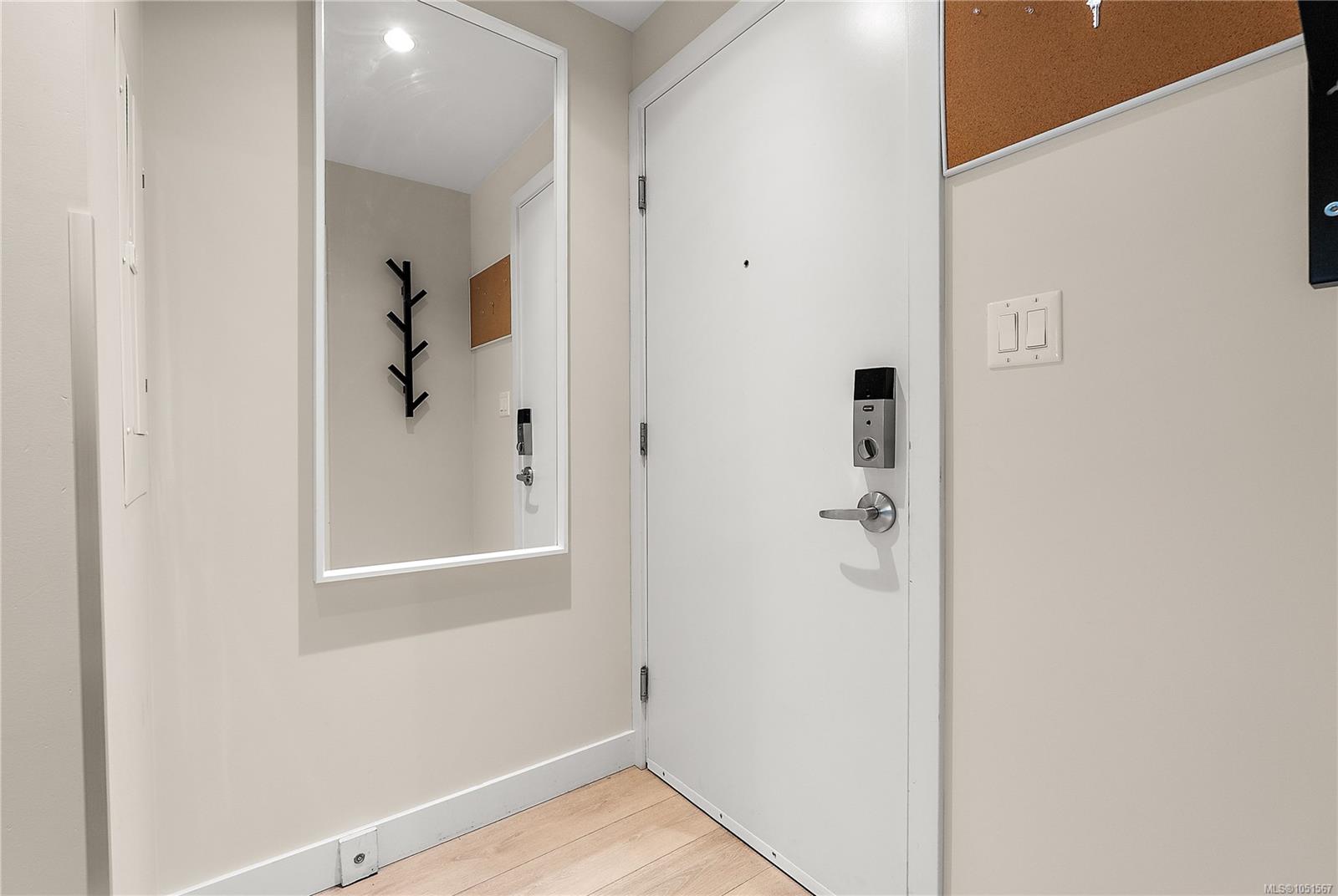 202-613 Herald St — listing photo 4 of 26