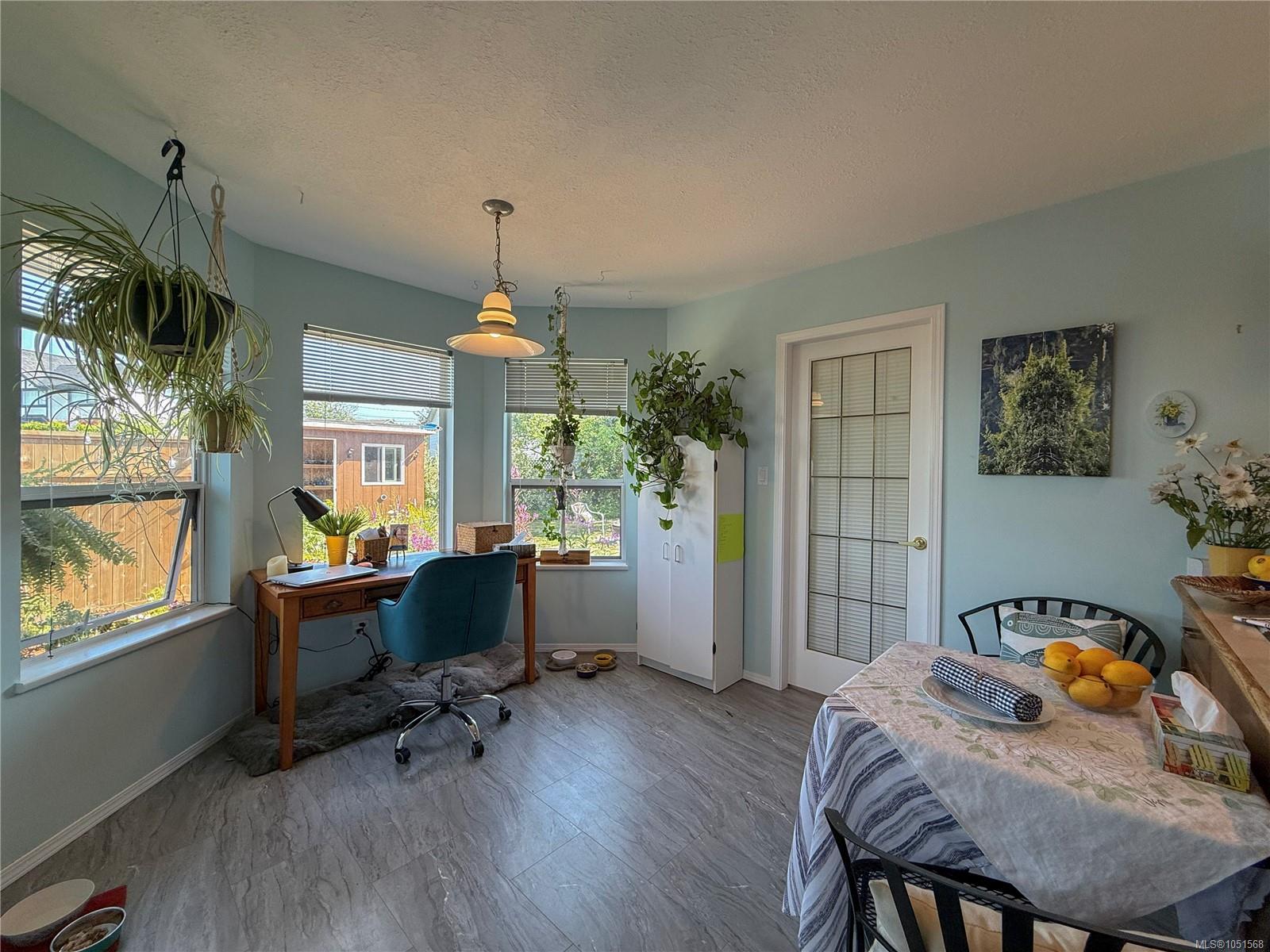 688 Albatross Cres — listing photo 14 of 46