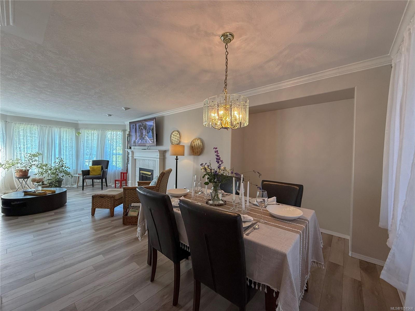 688 Albatross Cres — listing photo 9 of 46
