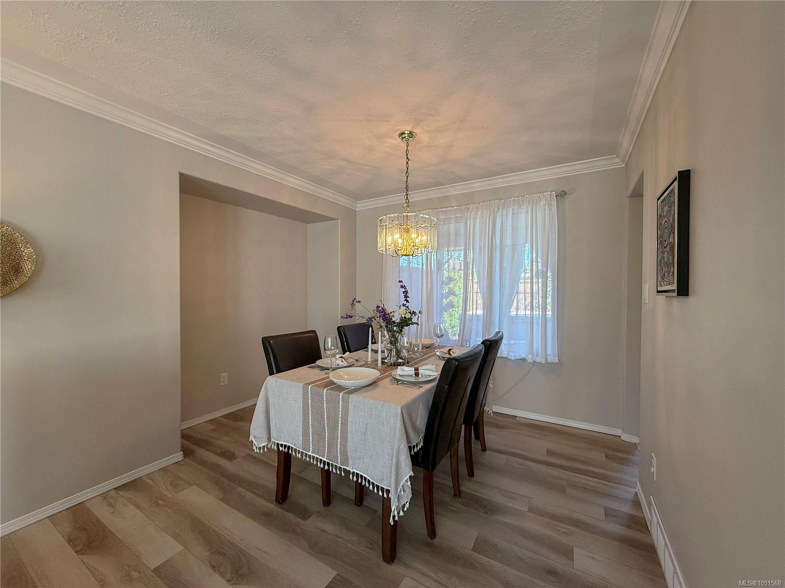 688 Albatross Cres — listing photo 10 of 46