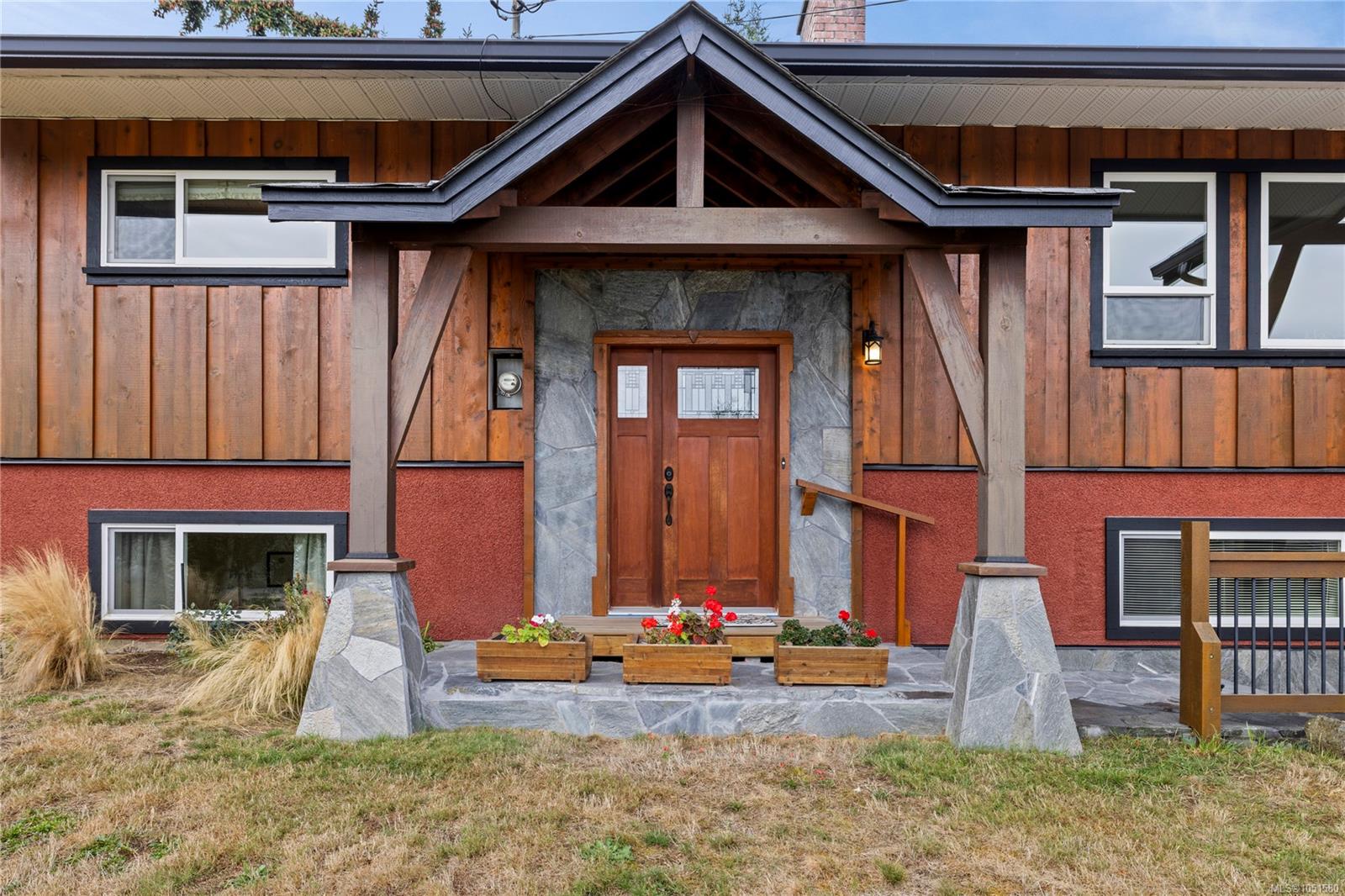 10842 Grandview Rd — listing photo 3 of 71
