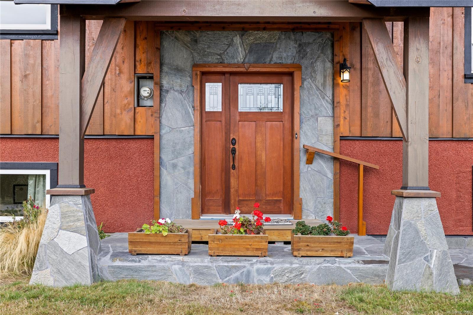 10842 Grandview Rd — listing photo 4 of 71