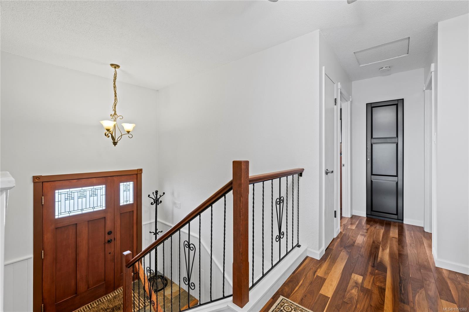 10842 Grandview Rd — listing photo 6 of 71