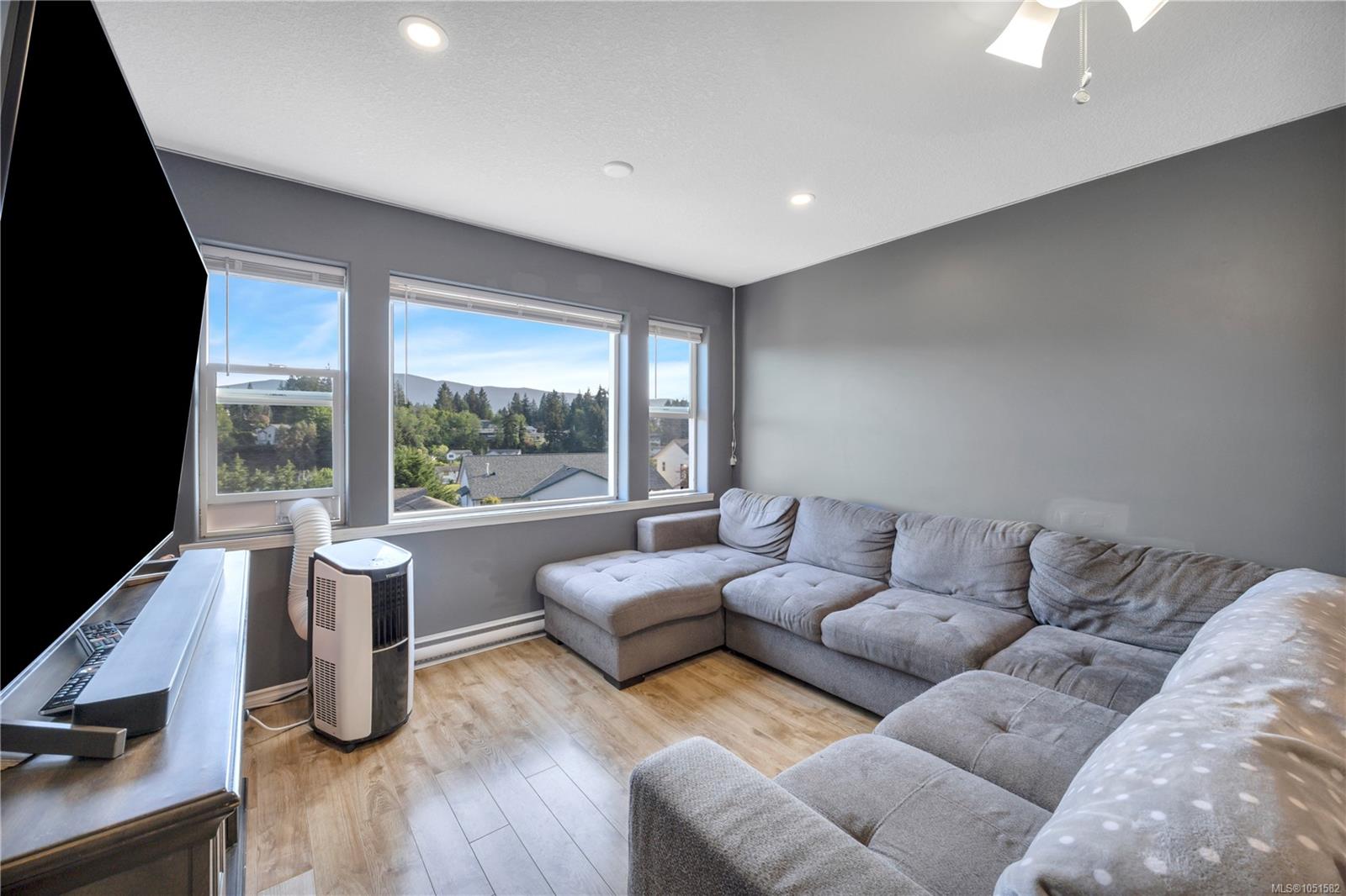 4780 Fairbrook Cres — listing photo 14 of 23