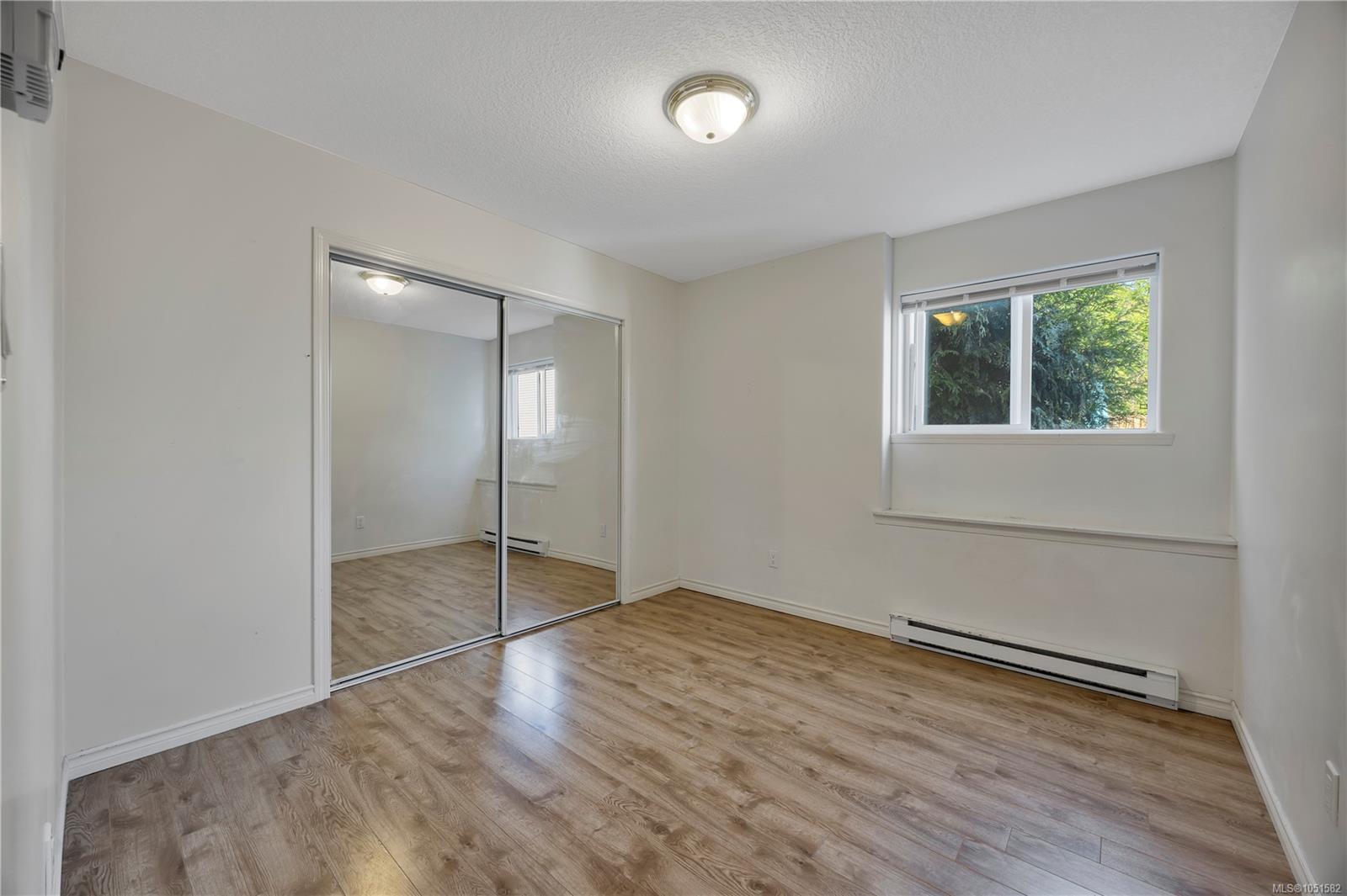 4780 Fairbrook Cres — listing photo 7 of 23