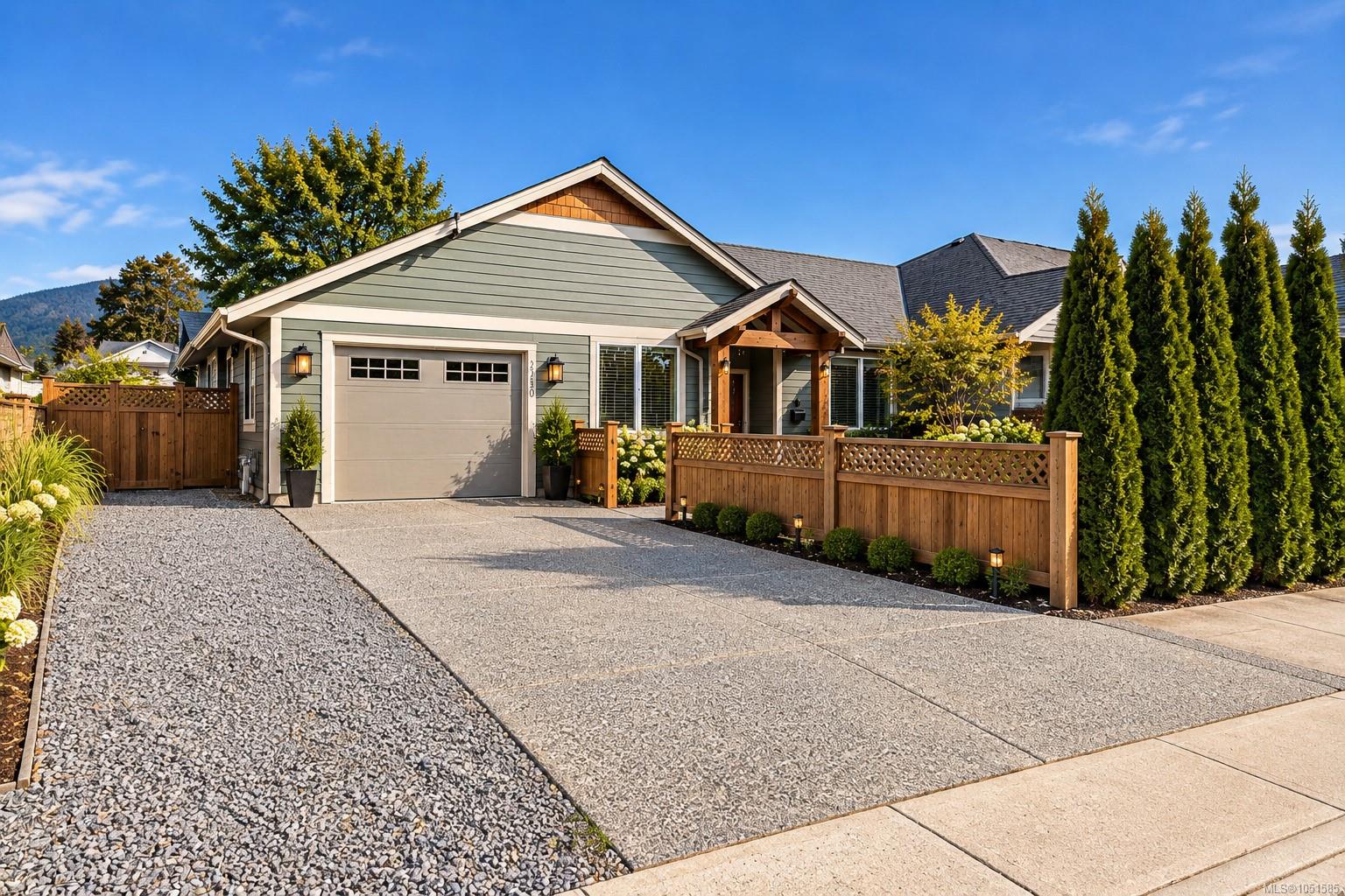 2250 Meredith Rd — listing photo 2 of 43