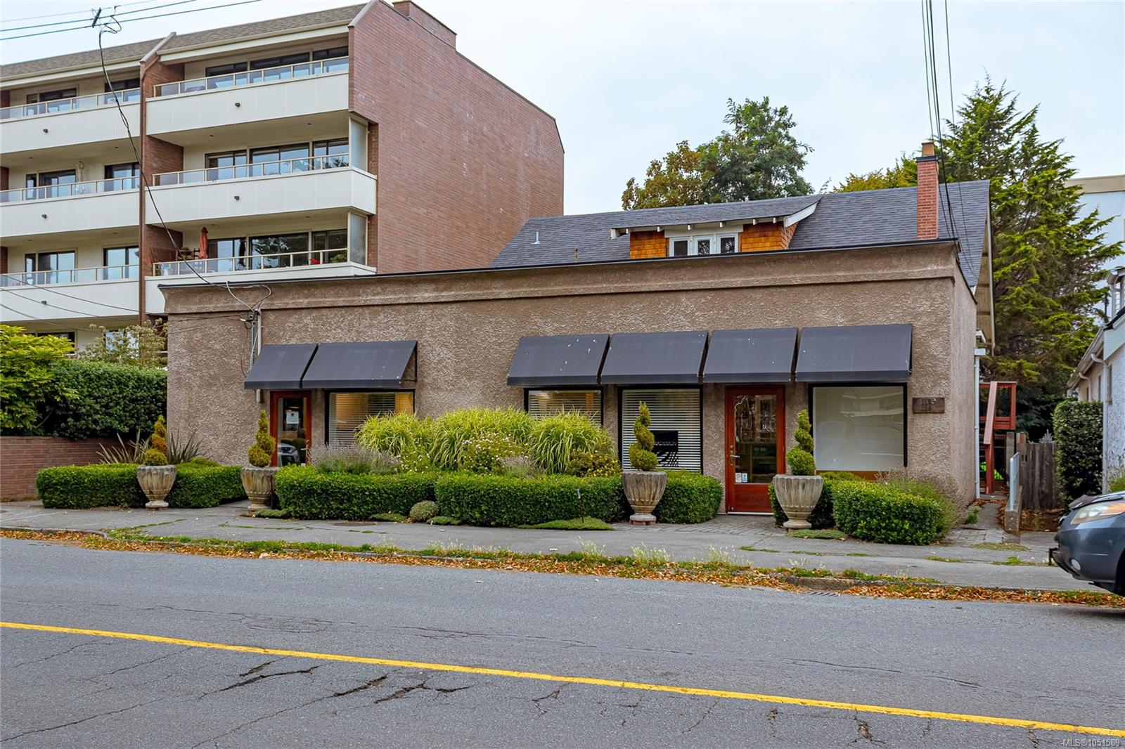 1161 Newport Ave — listing photo 9 of 41