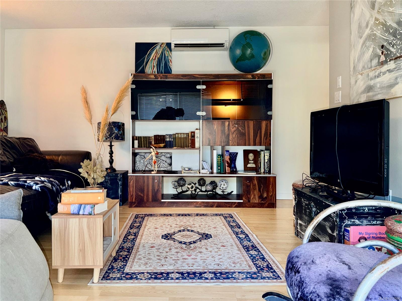 940 5th Ave — listing photo 8 of 23