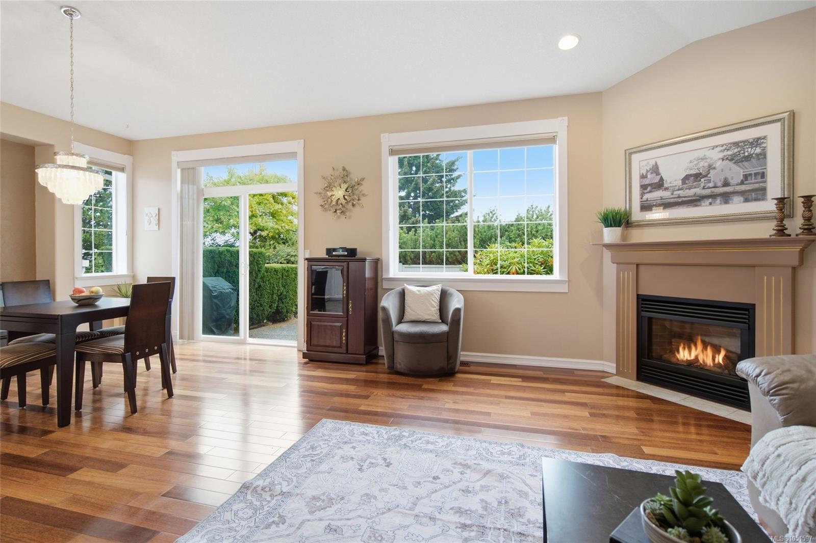 6154 Saturna Ave — listing photo 13 of 34