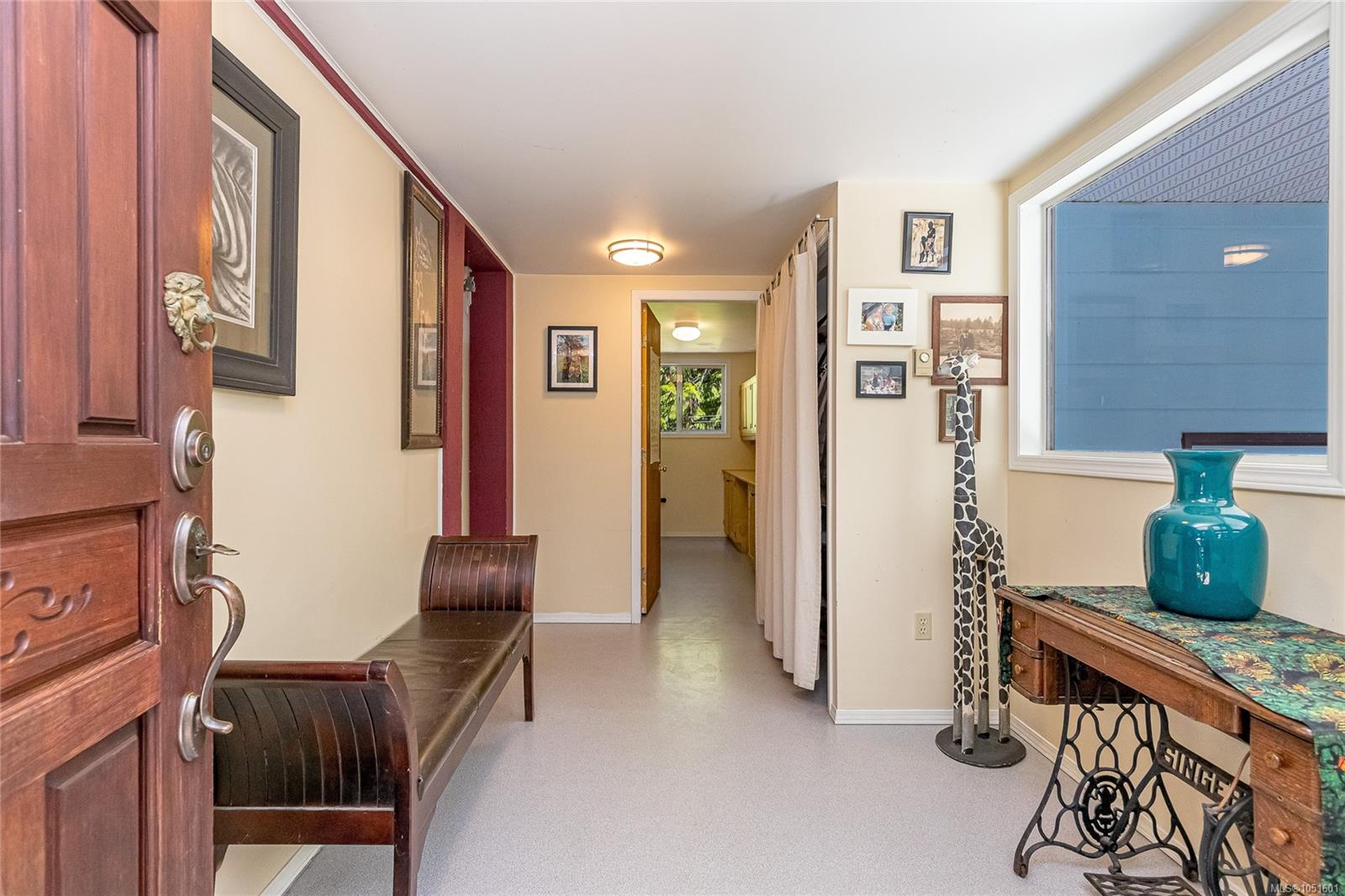 13725 Jennifer Rd — listing photo 8 of 47