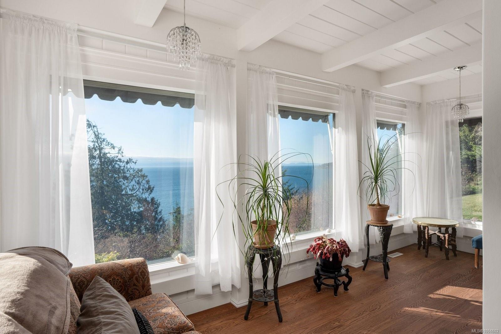 9193 West Coast Rd — listing photo 12 of 63