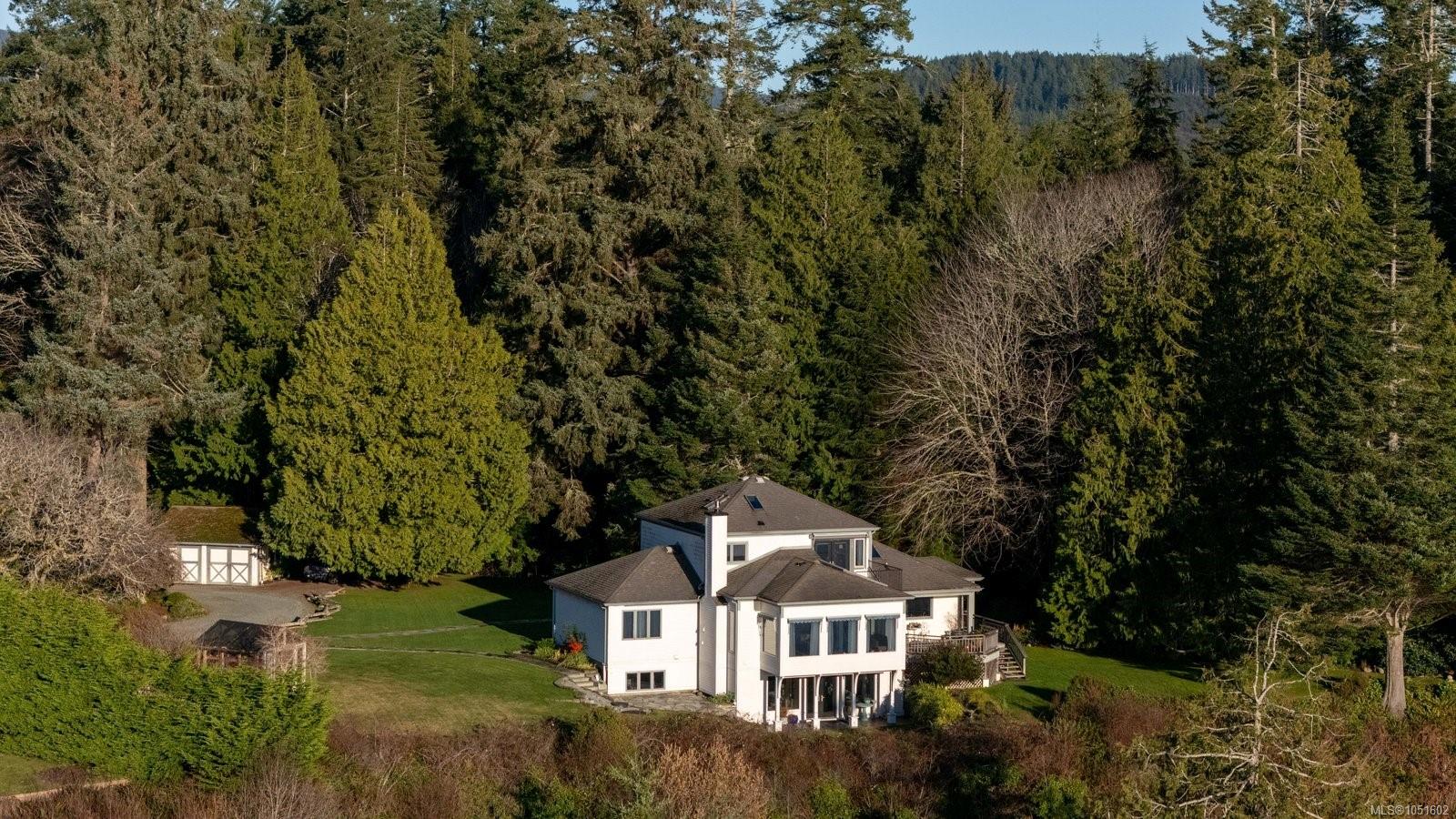 9193 West Coast Rd — listing photo 3 of 63