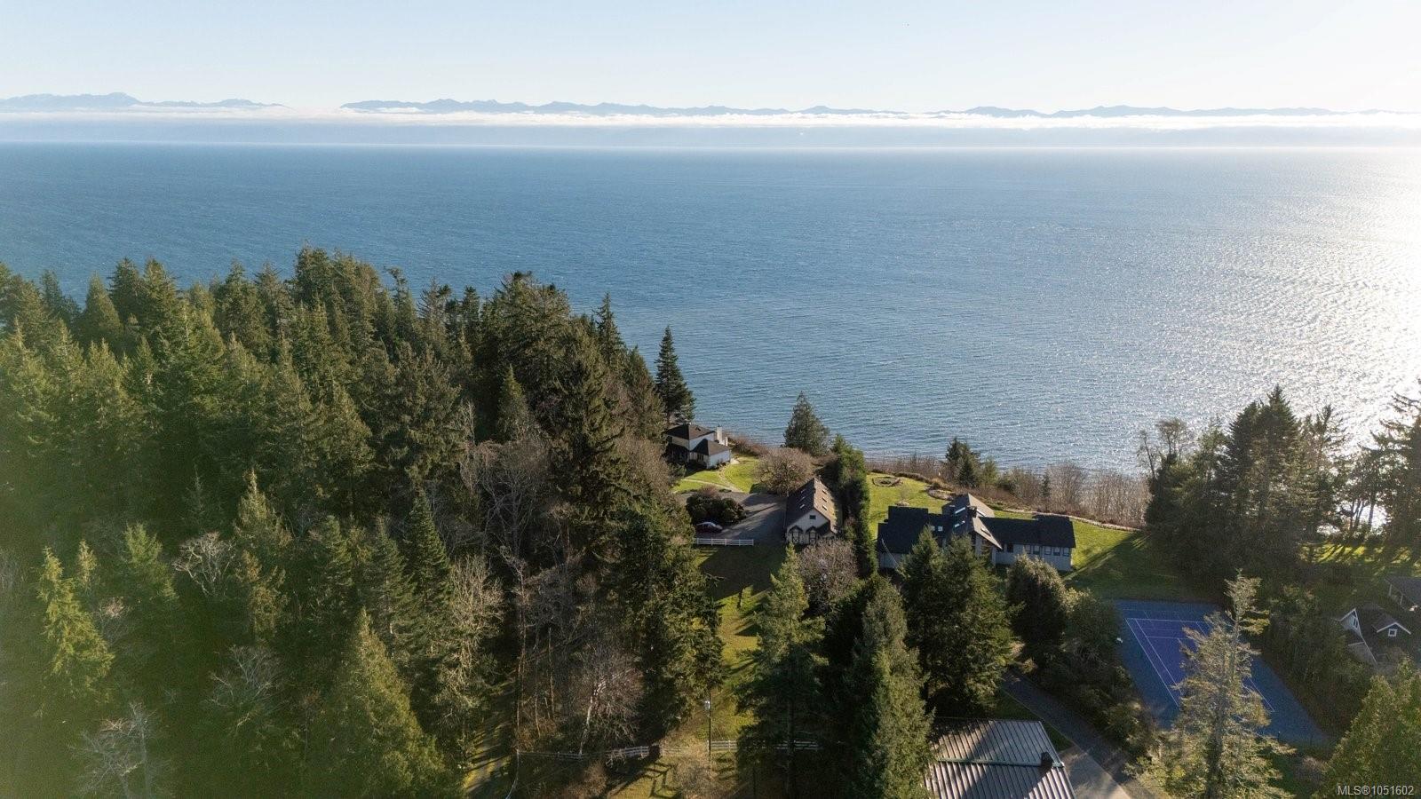 9193 West Coast Rd — listing photo 6 of 63