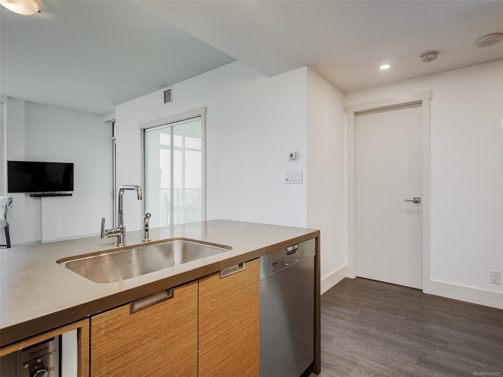 1207-83 Saghalie Rd — listing photo 11 of 27
