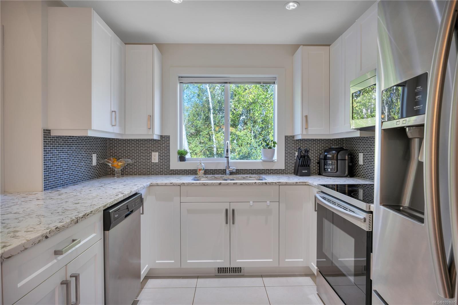 3397 Pinestone Way — listing photo 7 of 88