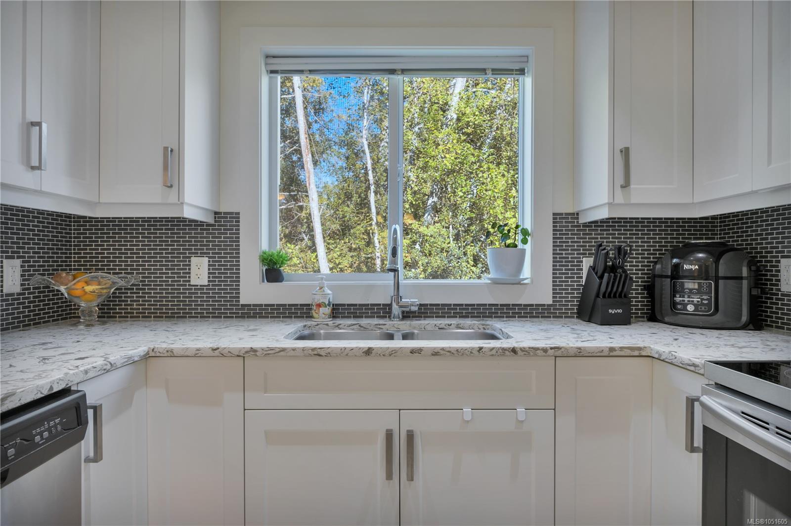 3397 Pinestone Way — listing photo 9 of 88