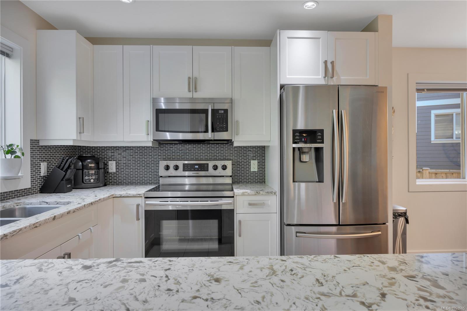 3397 Pinestone Way — listing photo 10 of 88