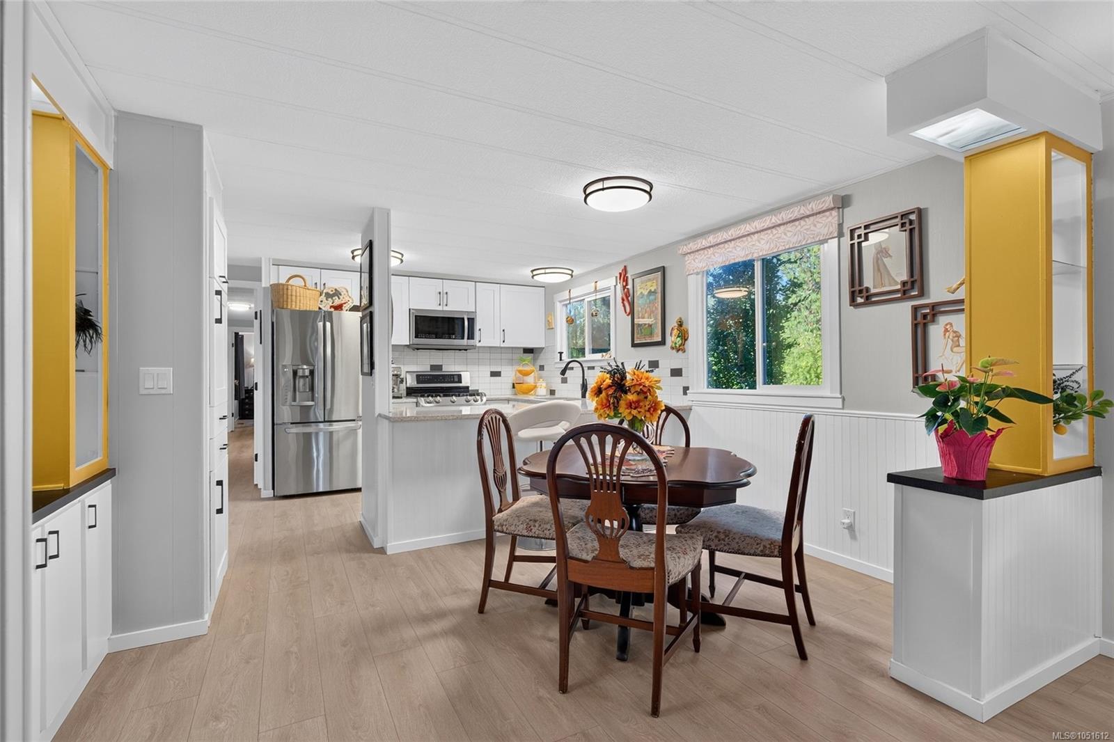 6071 Pine Ridge Cres — listing photo 6 of 39