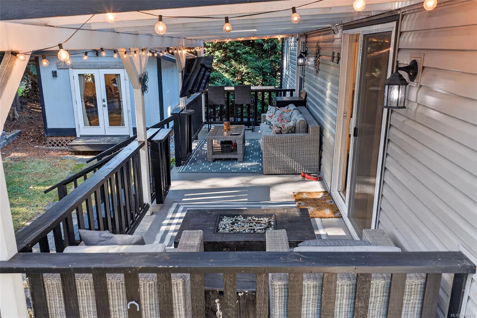 6071 Pine Ridge Cres — listing photo 8 of 39