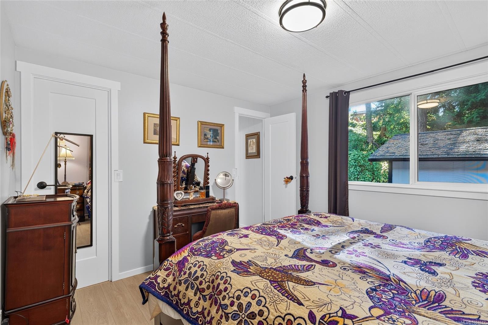 6071 Pine Ridge Cres — listing photo 10 of 39