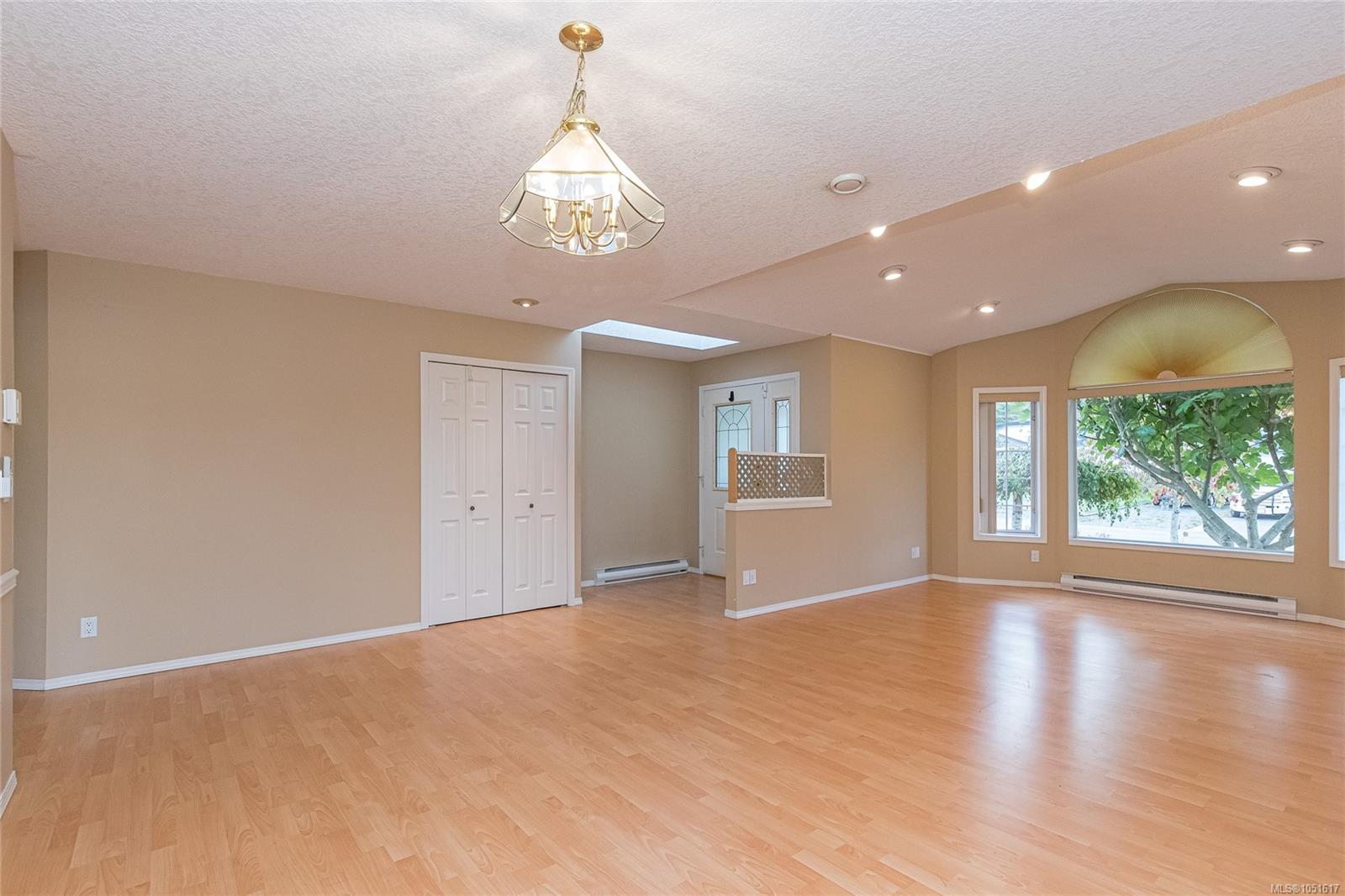 2674 Tamara Dr — listing photo 13 of 56