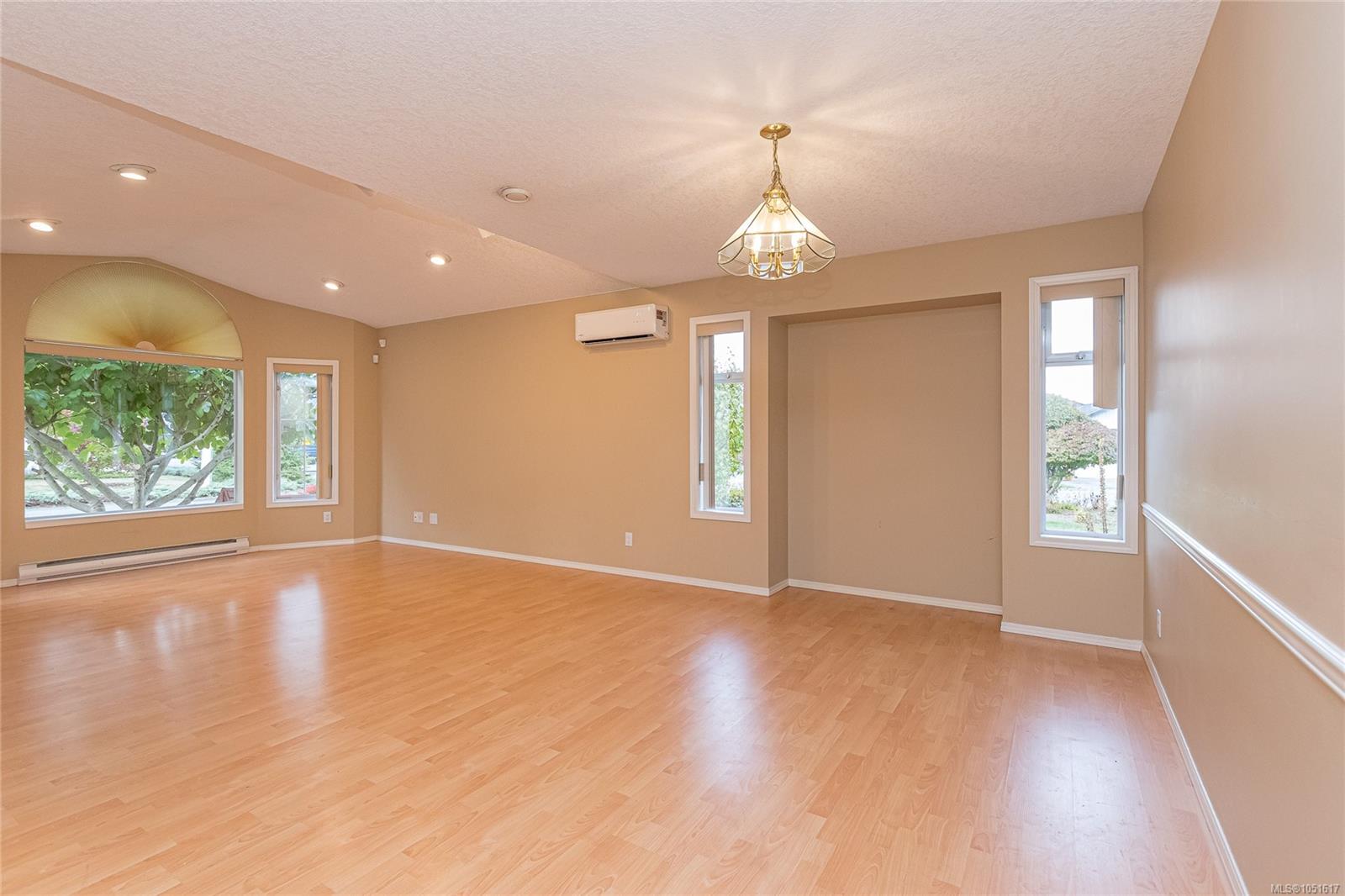 2674 Tamara Dr — listing photo 14 of 56