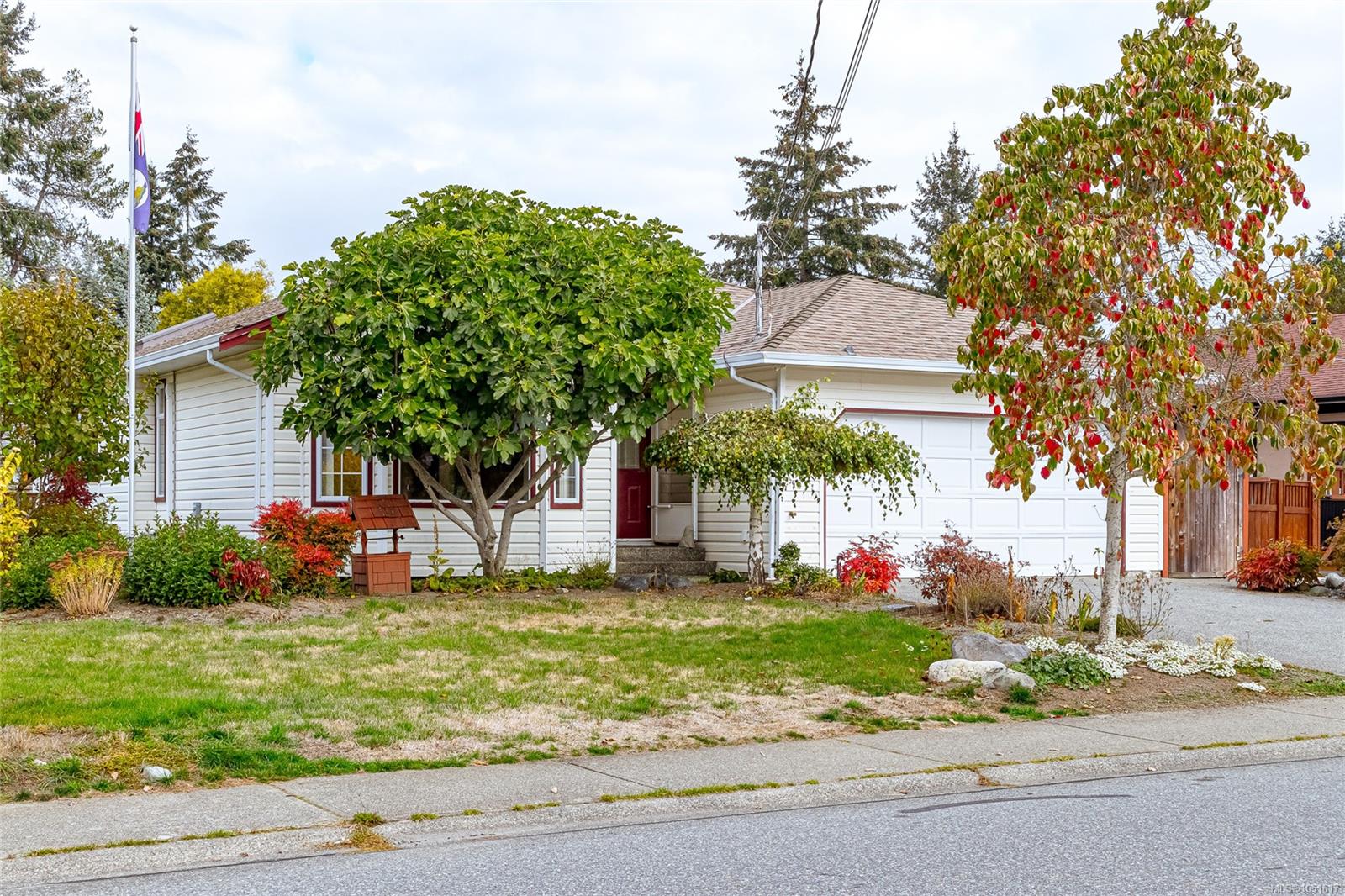 2674 Tamara Dr — listing photo 3 of 56